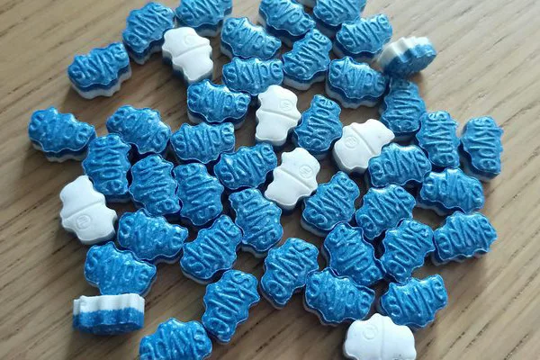 Blue and White Skype, disposable vape